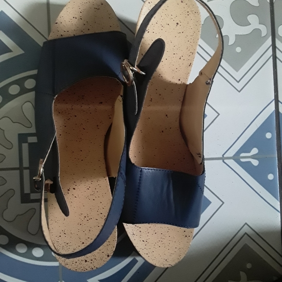 Sandals - Picture 3 of 8